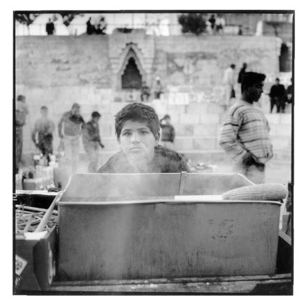 Cornseller Damascus Gate Jerusalem Jan 96 ©1996 Marc De Clercq
